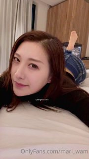 痞子英雄吻戏D罩杯美女抬起双腿，深插骑乘全力输出
